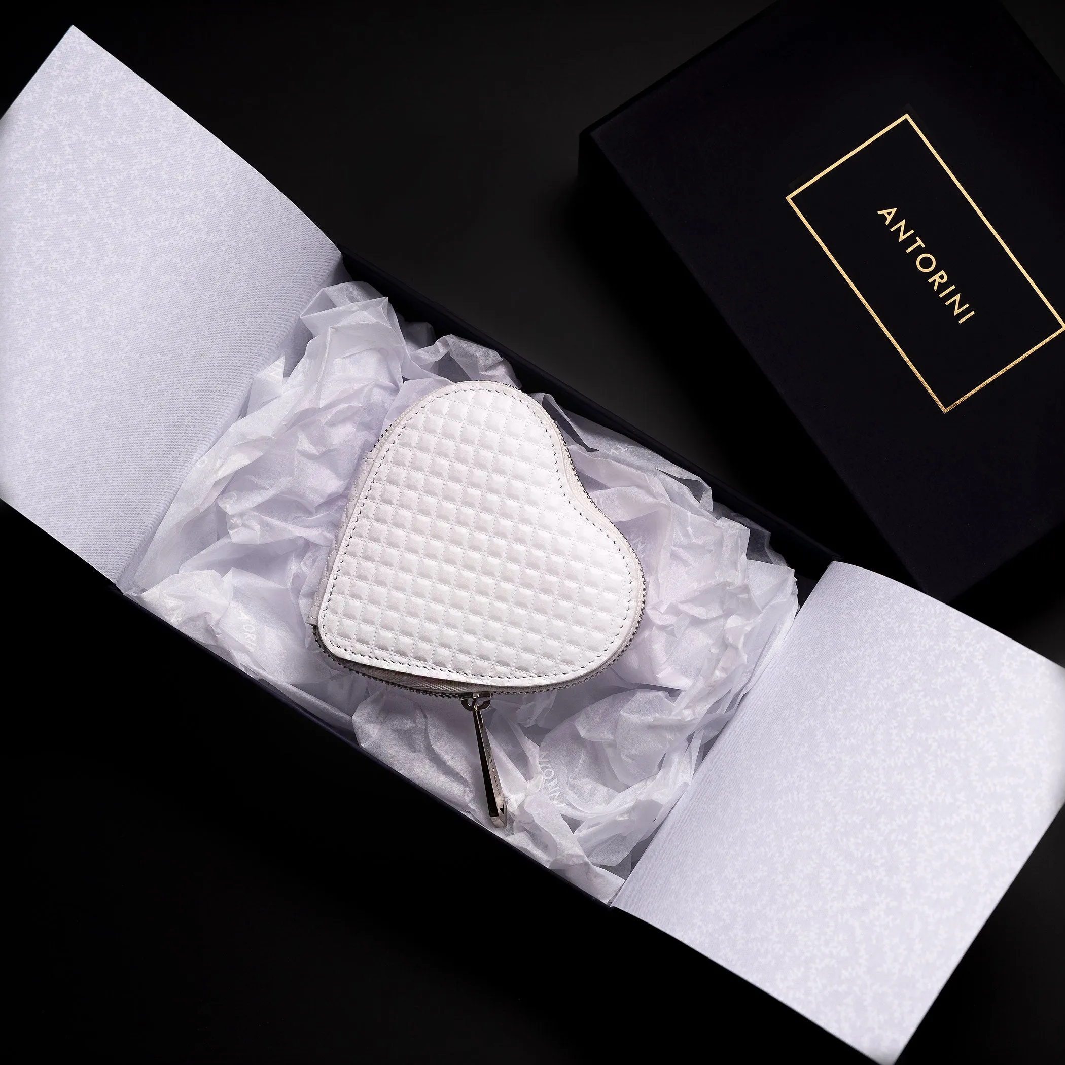 ANTORINI Heart Coin Purse, White with Pyramids